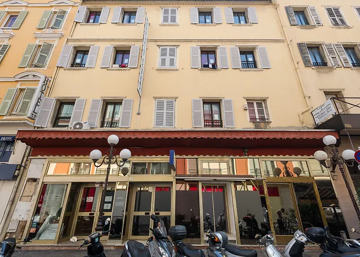 Villa Saint Exupery Beach Hostel
